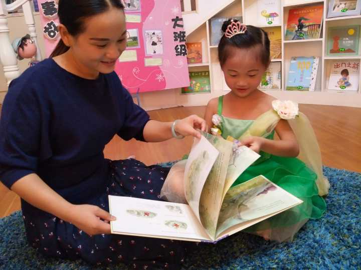 書香校園，閱讀幸?？鞓?——公明第二幼兒園閱讀月系列活動報道