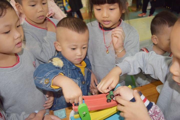 小小的手兒，大大的愛 ——少年宮小寶寶到公明二幼觀摩體驗啦
