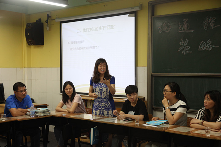 爭當這樣的家長：為孩子做表率，與學校共育才——深圳市龍華中英文實驗學校初中部家長會圓滿召開