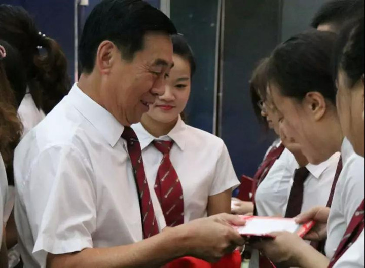人勤效率高，和衷氣象新，龍華中英文實(shí)驗(yàn)學(xué)校新學(xué)期開學(xué)井然有序