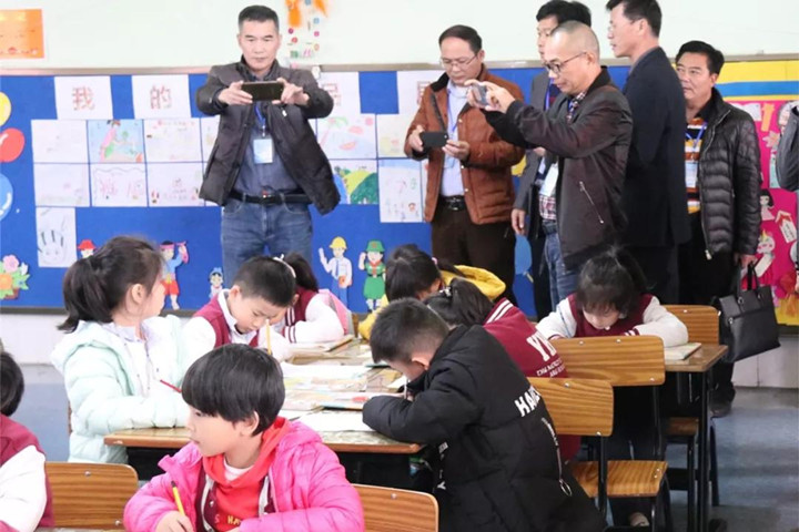 湛江遂溪小學(xué)校長(zhǎng)督學(xué)高級(jí)研修班考察團(tuán)來(lái)校考察學(xué)習(xí)