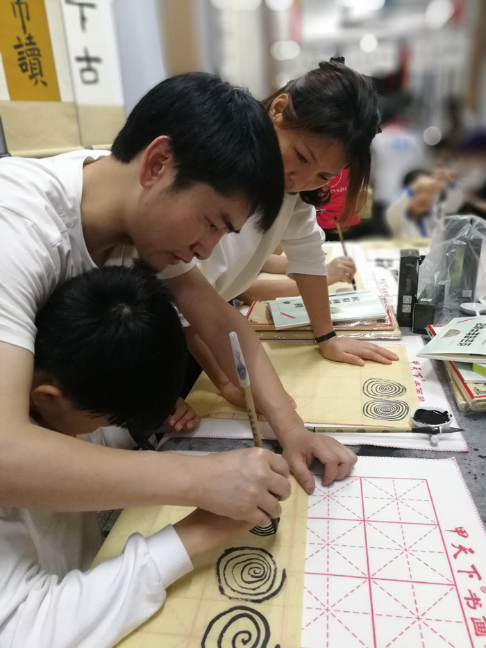 親子同練，家校共建，龍華中英文“家長(zhǎng)社團(tuán)”有聲有色