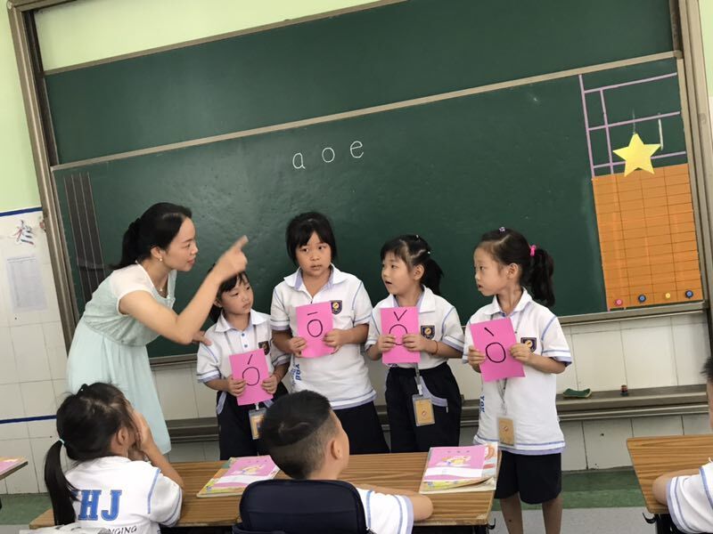 落實“兩個常規(guī)”，實施“青藍工程” ——小學(xué)低年級段語文學(xué)科教研重實訓(xùn)