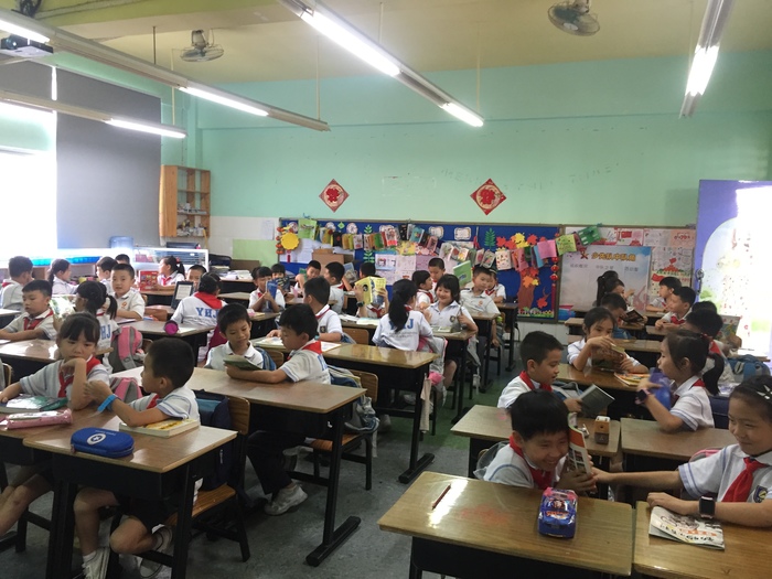 “多學多看多動手，科學世界任我游”——記小學部科技節(jié)系列活動