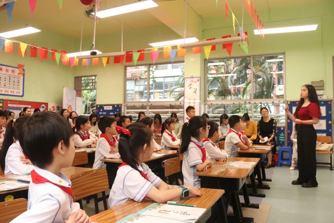 以漢字之涵養(yǎng)，育學(xué)子之美德——記民治中學(xué)教育集團民順小學(xué)與龍華中英文實驗學(xué)?！皾h字德育”交流活動